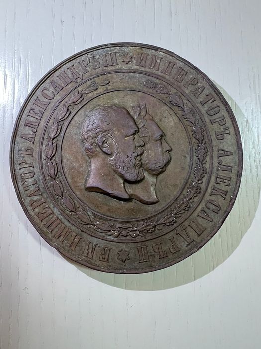 Мидальон настольный