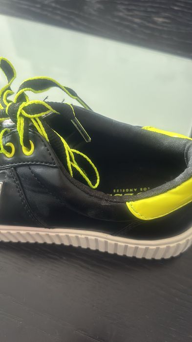 Оригинални обувки на Guess, 38-39 номер