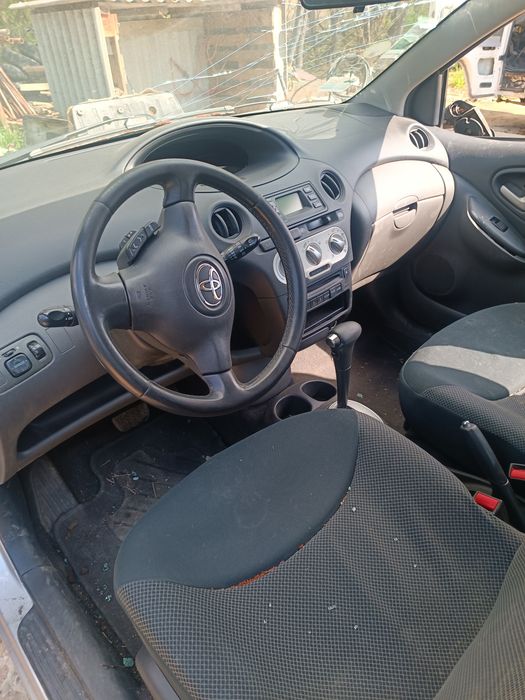 Vând Toyota Yaris 1.4 benzină cutie automata avariată