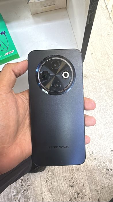 Продам Tecno Spark 30c 128гб идеал цена 55000