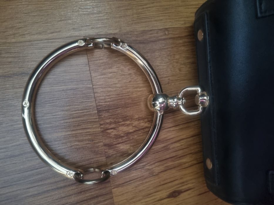 Чанта с метална дръжка