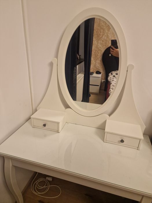 Măsuta toaleta cu oglinda Ikea