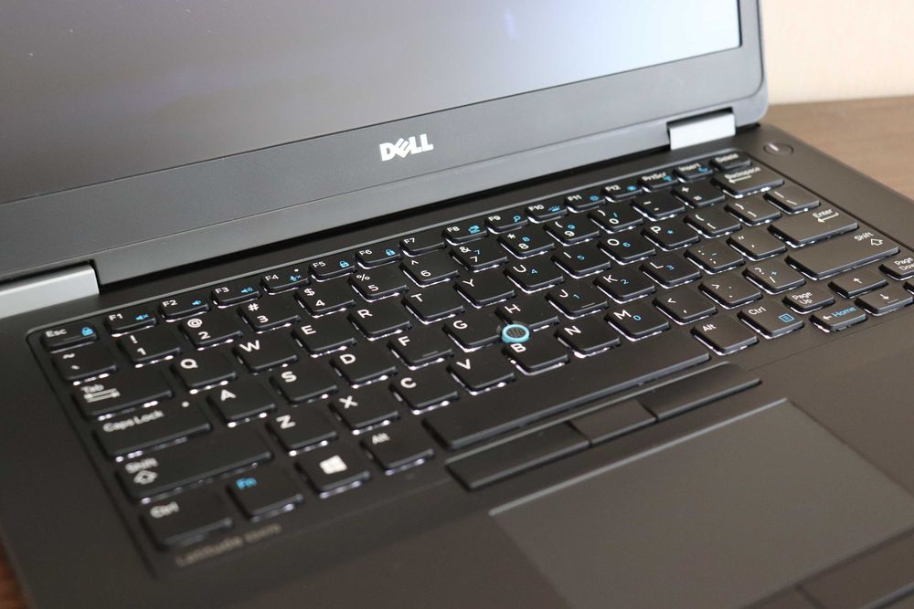 Dell Latitude E5470 / i7-6820HQ / 8GB / 256GB NVMe / Отличен