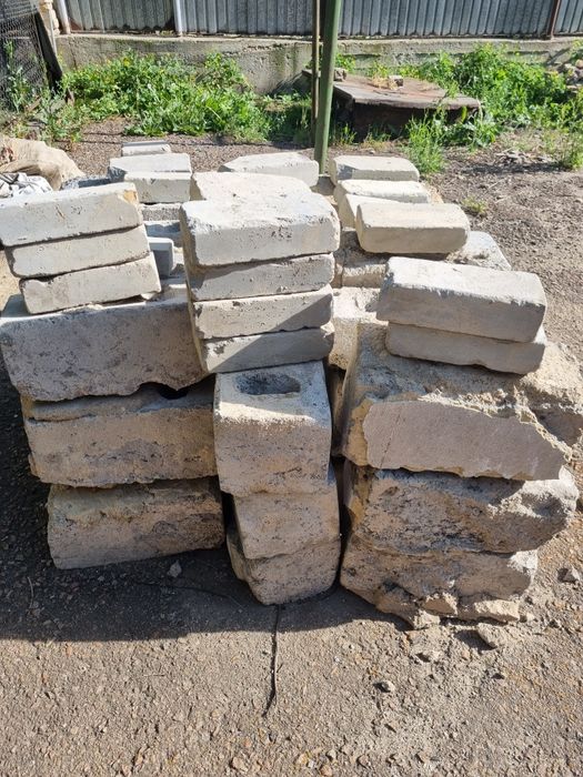 Продам не дорого кирпич,пескоблоки