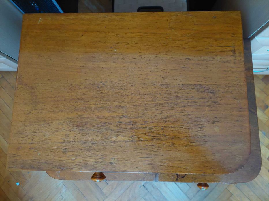 Две стари дървени нощни шкафчета