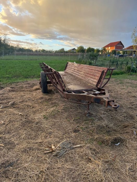 Remorca tractor pe o axa
