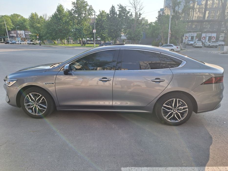 Машина BYD QIN PLUS в Аренду под такси!