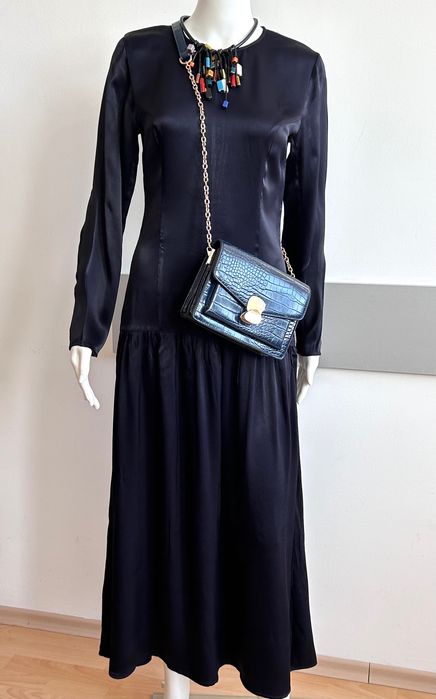 ARKET красива дълга рокля