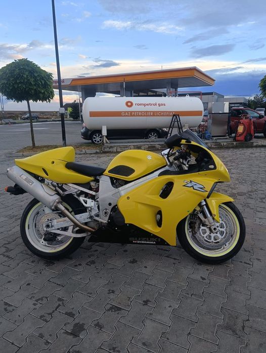 Motocicleta Suzuki 1000 injecție