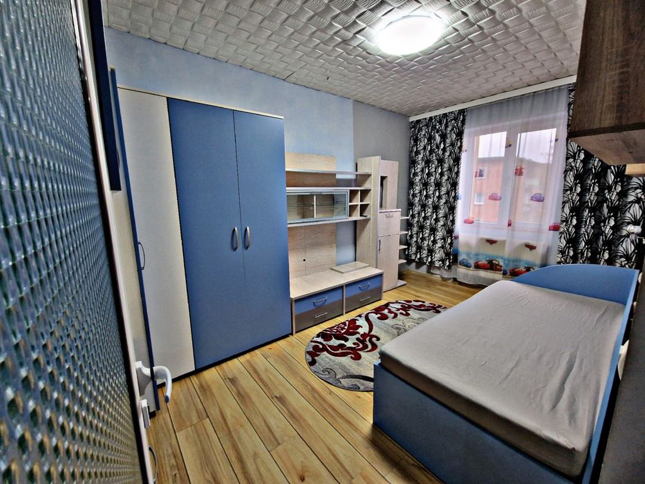 Închiriez apartament cu 2 camere