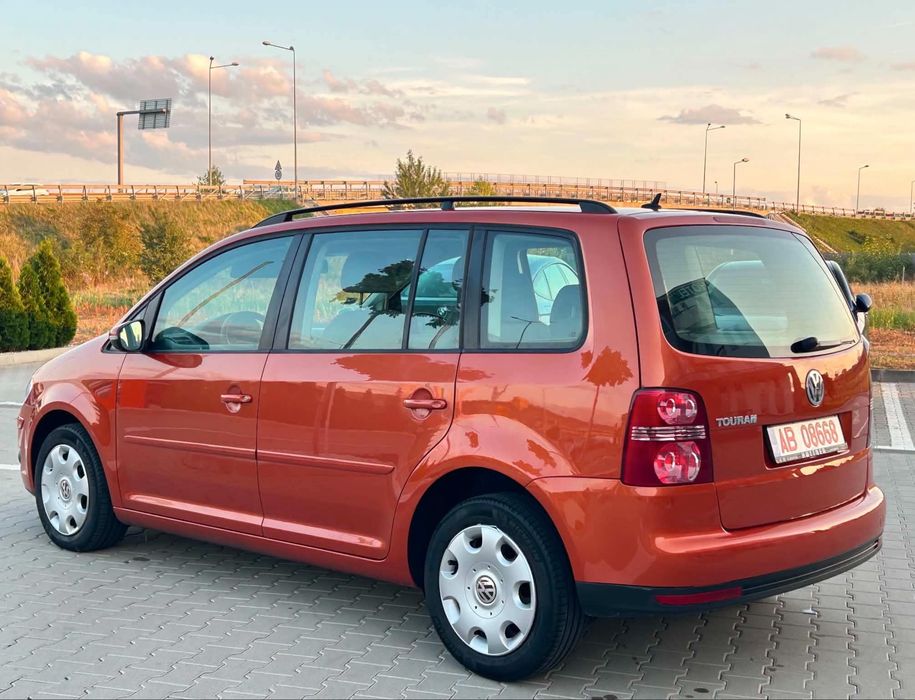 VOLKSWAGEN Touran 2010 — imagine 4