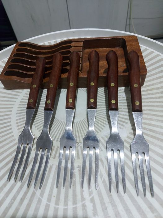 Furculițe de masă vintage.