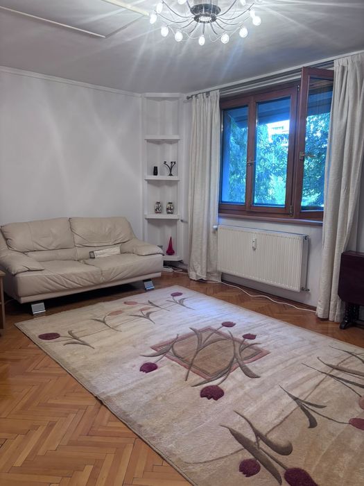 Inchiriez apartament 3 camere si garaj in Drumul Taberei