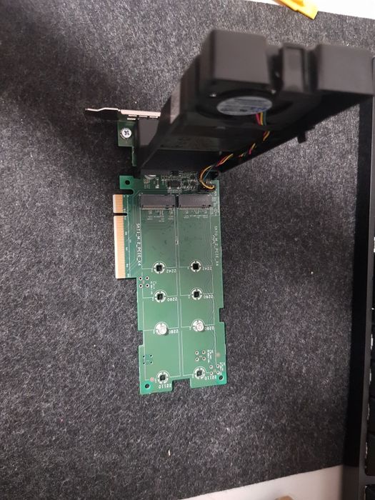 Adaptor NVMe / Adaptor 2x NVMe Dell DPWC300 PCIe X4 pentru WS/SV Dell