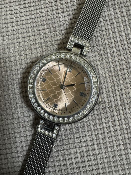 Дамски нежен часовник