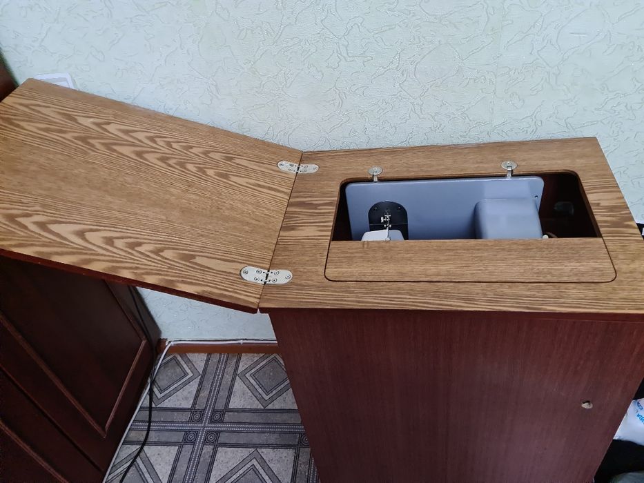 Продам швейную машинку