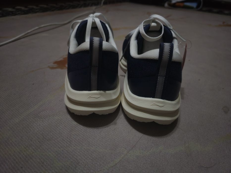 Кроссовки lining