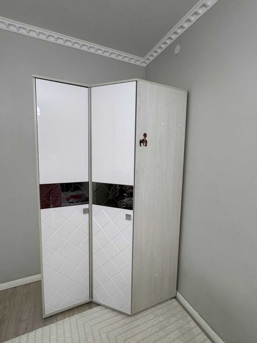 Продается шкаф, комод и зеркало