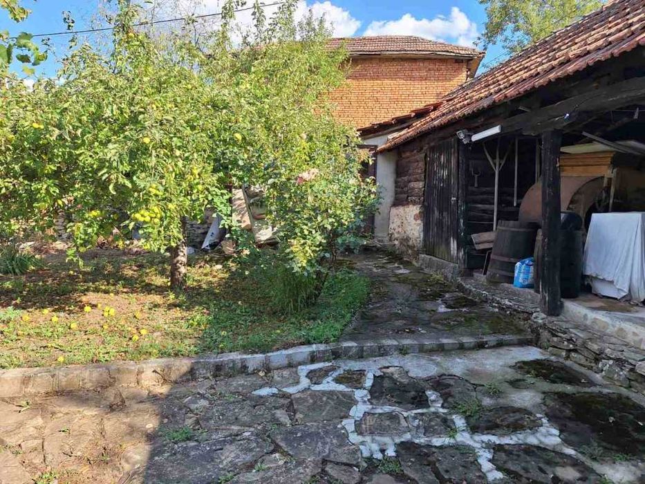 Продава къща с гледка само на 11 км от Габрово