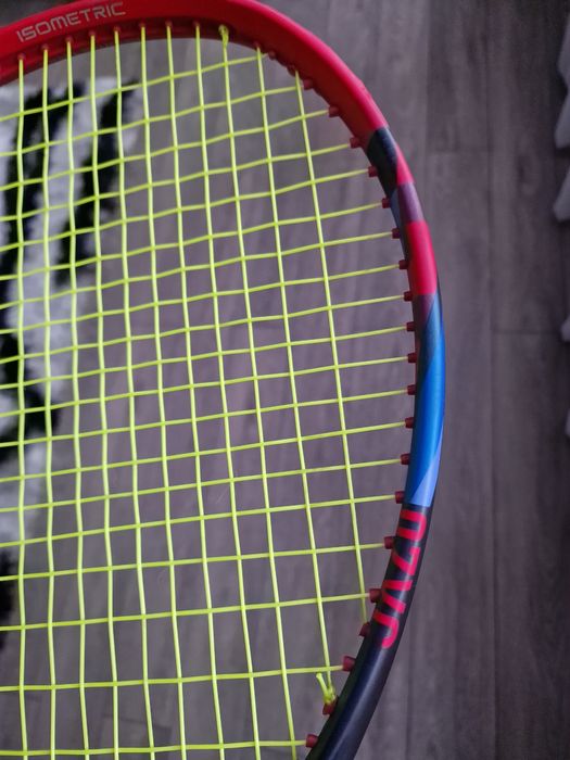 Vand racheta Yonex Vcore 98