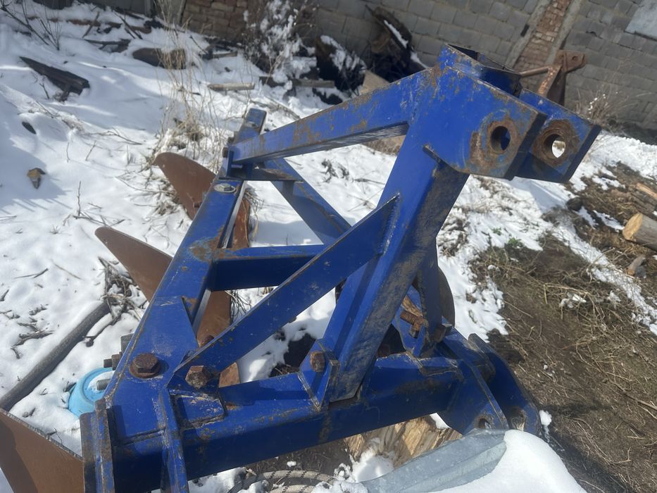 Продам плуг 3х корпусный