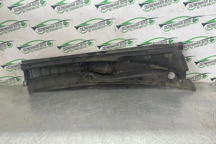 Grila stergatoare Toyota Yaris 2000 1.0 MT (68 hp)