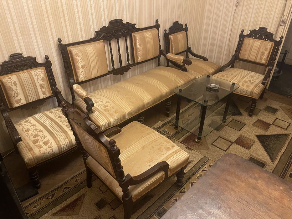 Mobila stil-canapea cu patru fotolii