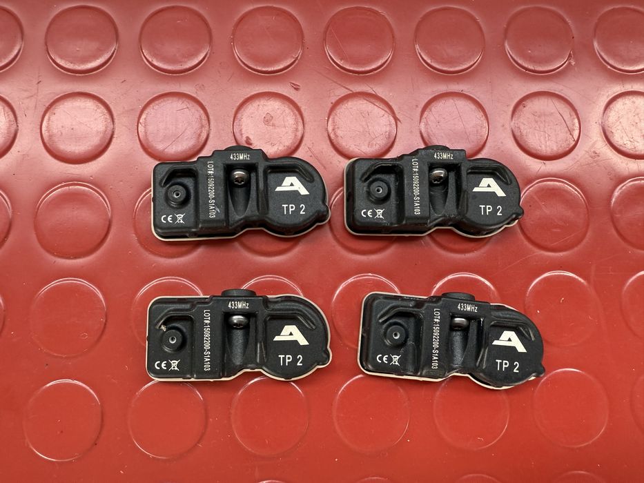 4бр. ПОЧТИ НОВИ Датчици За Налягане В Гумите -433MHz-