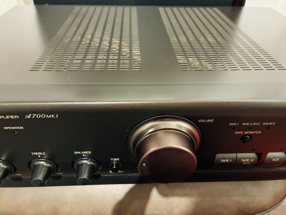 Hi Fi усилвател в изключително състояние за аудиофили с дистанционно!