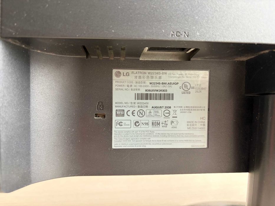 Продавам монитор 22" LG 2234S-BN