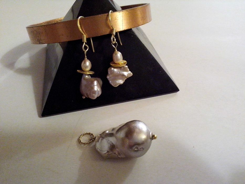 set argint aurit si perle baroc,cercei si pandantiv