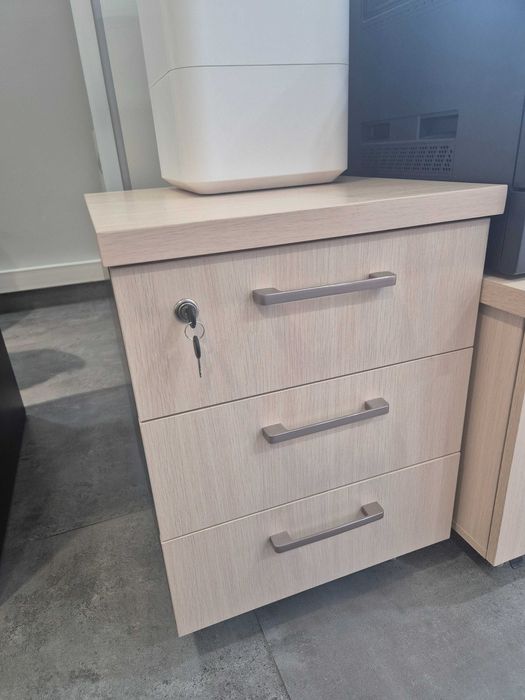 Письменный стол угловой