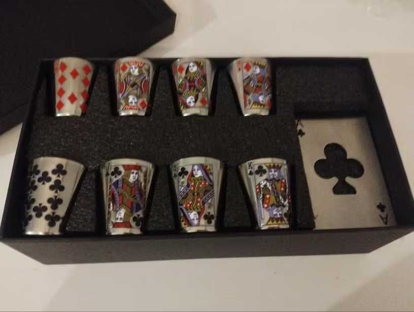 Комплект от 8 броя чашки и 2 отварачки за буткилки