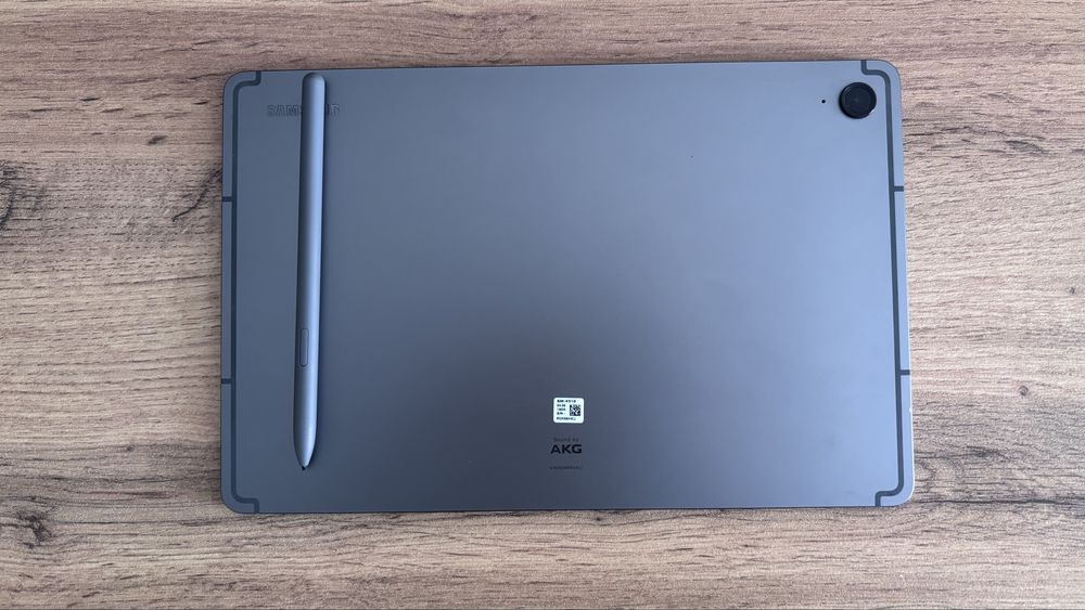 Samsung Galaxy Tab S9 FE 128GB + Чехол и Стилус