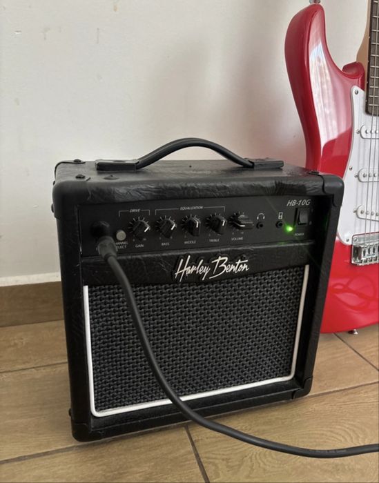 Chitară electrică Squier + amplificator Harley Benton