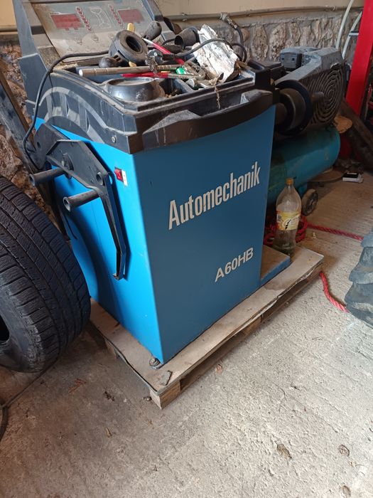 Продавам машина за баланс на гуми