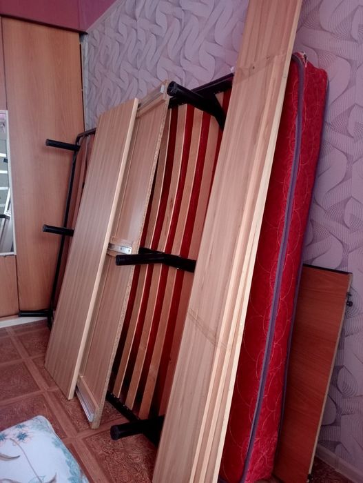 Отдам кровать двухспальную