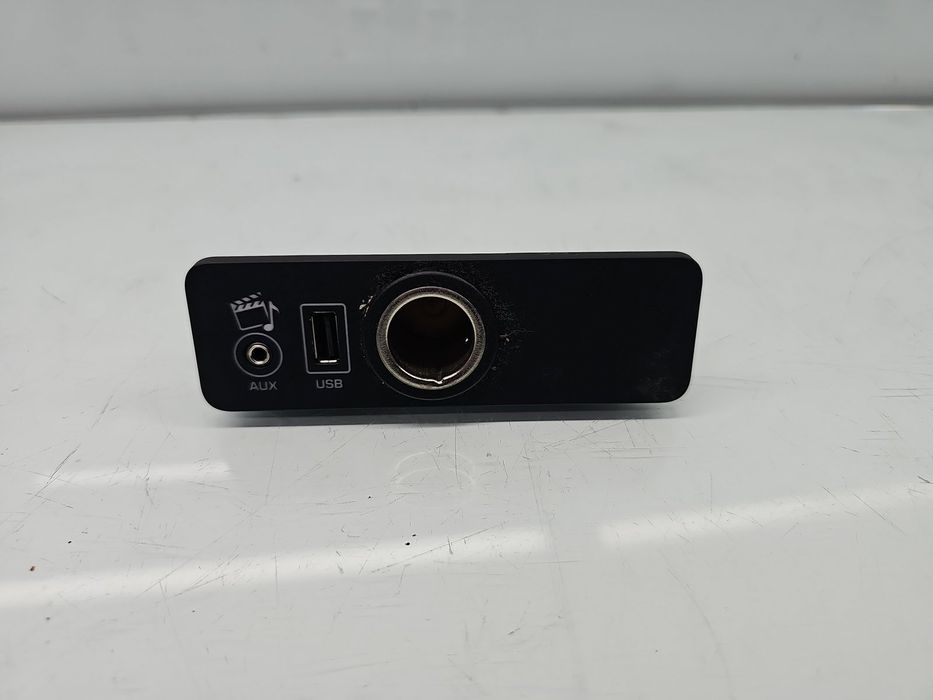 Conector auxiliar USB Jaguar XF (X250) [Fabr 2008-2015] Facelift 28373