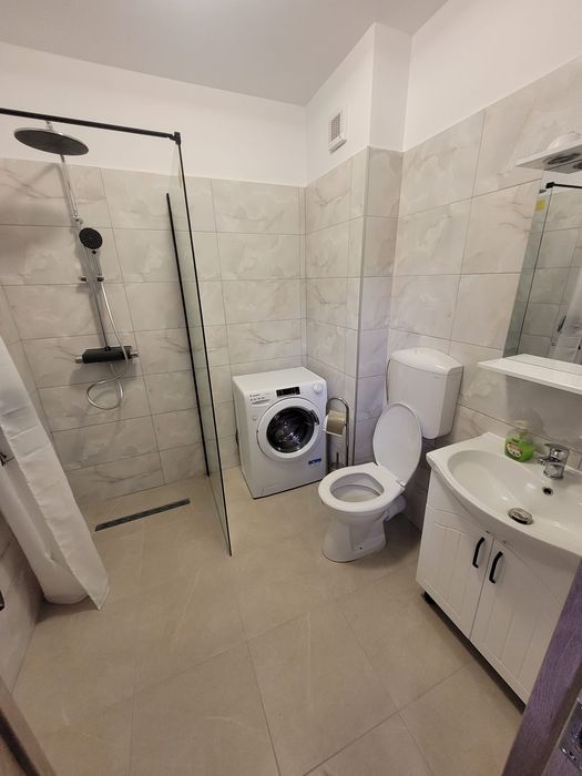 Inchiriez apartament