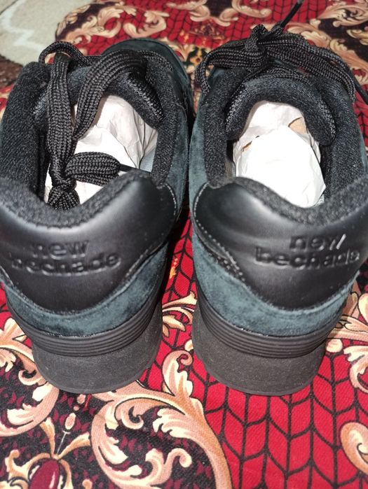 Женская Чёрная спортивная обувь на осень