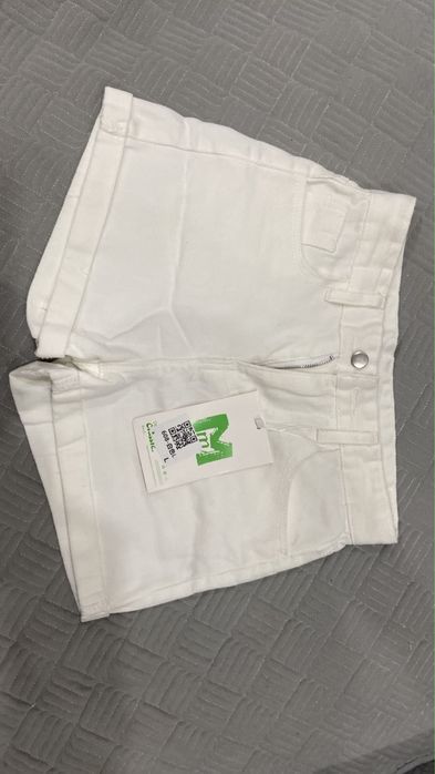 срочно продам шорты новые