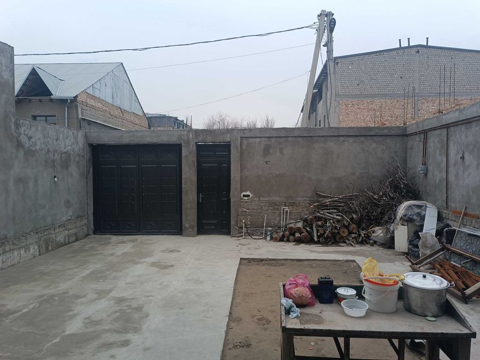 Срочно хонадон сотилади Сергилида 6 та хона+хол+2 та саузел 2.5 сотих