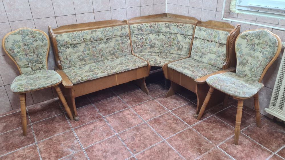 Colțar bucătărie + masă extensibilă + 2 scaune