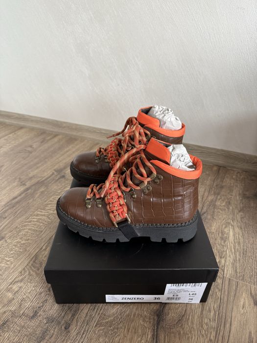 Кожени боти Pinko