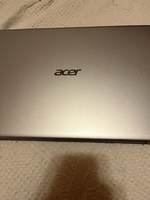 Laptop ideal pentru birou / școală