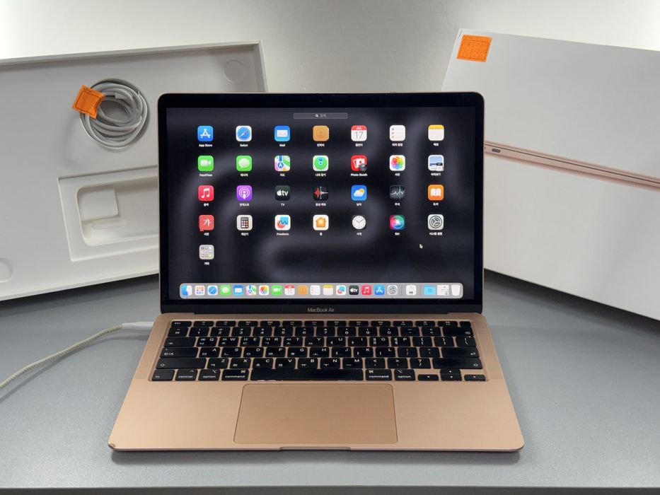 MacBook Air 2020 full komplekt!