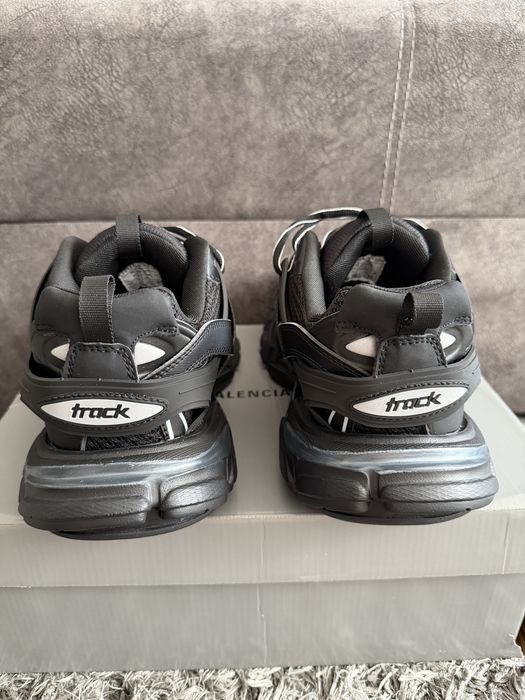 Balenciaga track noi full box