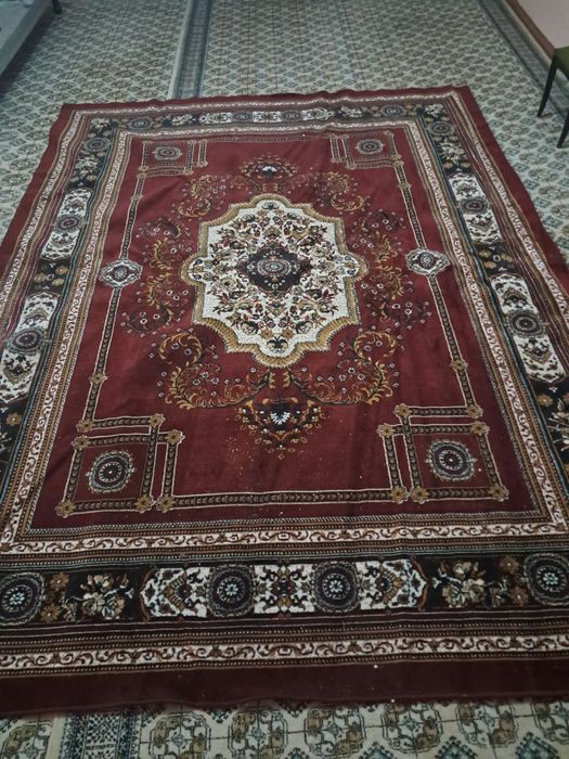 Sifatli, holati yaxshi bo'lgan gilam