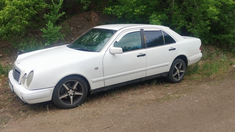 Продам Мерседес w124 и w210
