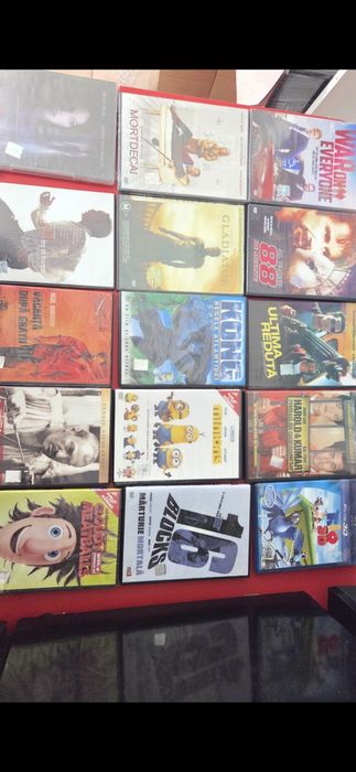 Vand colectie 60 DVD uri filme (35) si desene animate (25) originale